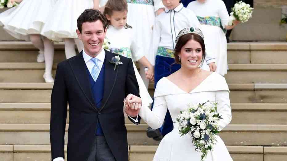 Less than a quarter of couples are marrying in spiritual ceremonies for the first time, as new records exhibits that they have got fallen to a document low. 1
