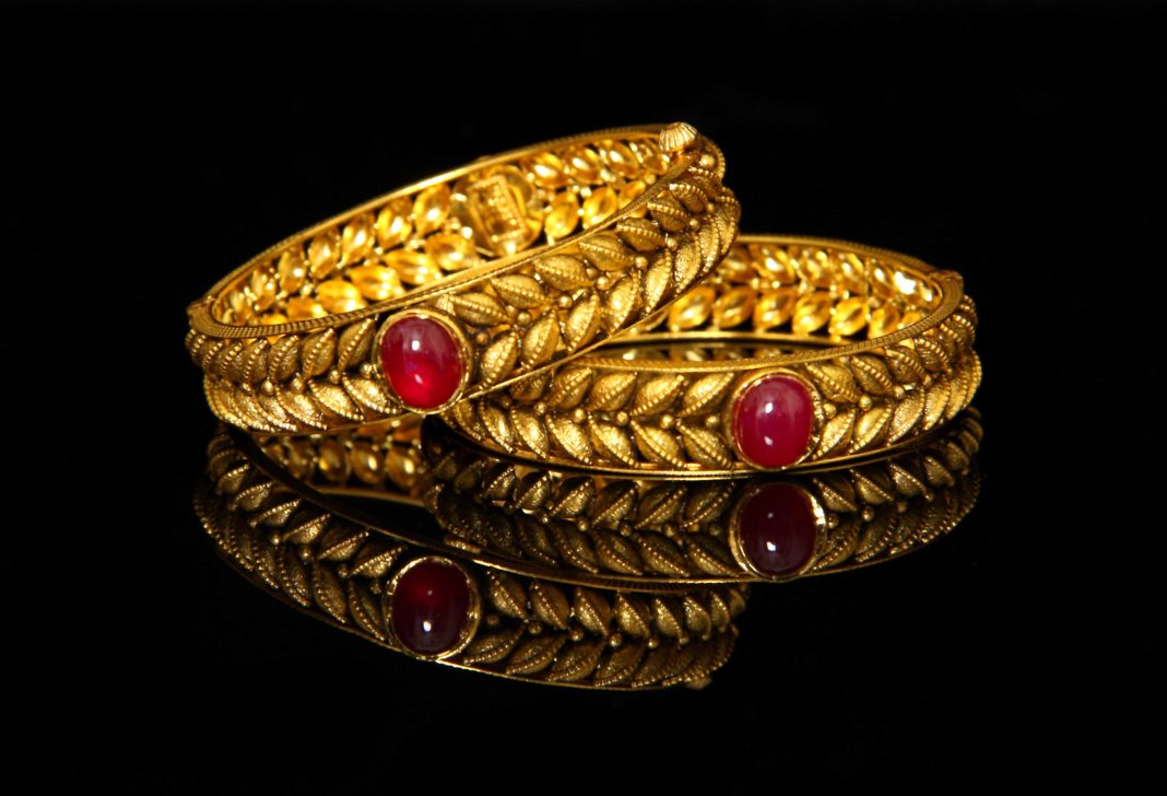 Titan’s jewellery increase forecast contrasts with consumption slowdown 7